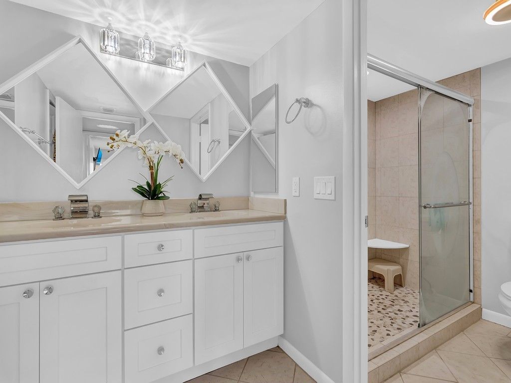 3200 Twin Lakes Terrace, Unit 202, Fort Pierce, FL 34951 Photo