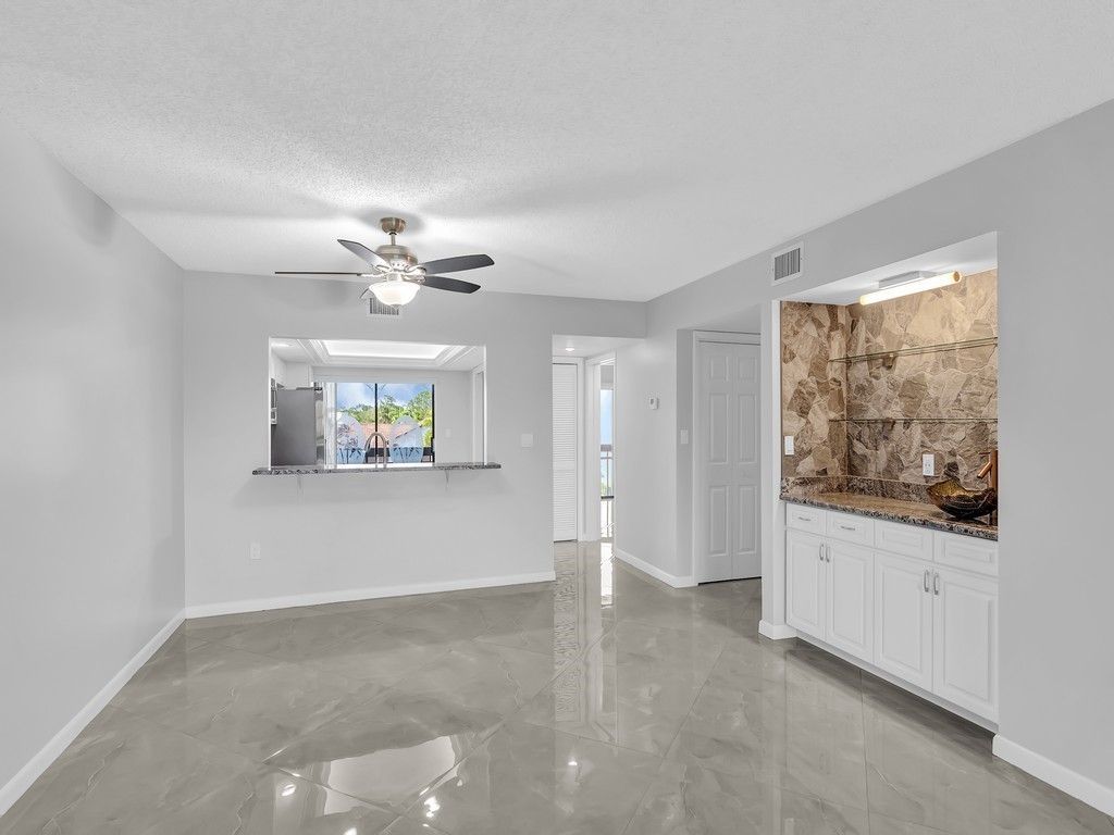 3200 Twin Lakes Terrace, Unit 202, Fort Pierce, FL 34951 Photo