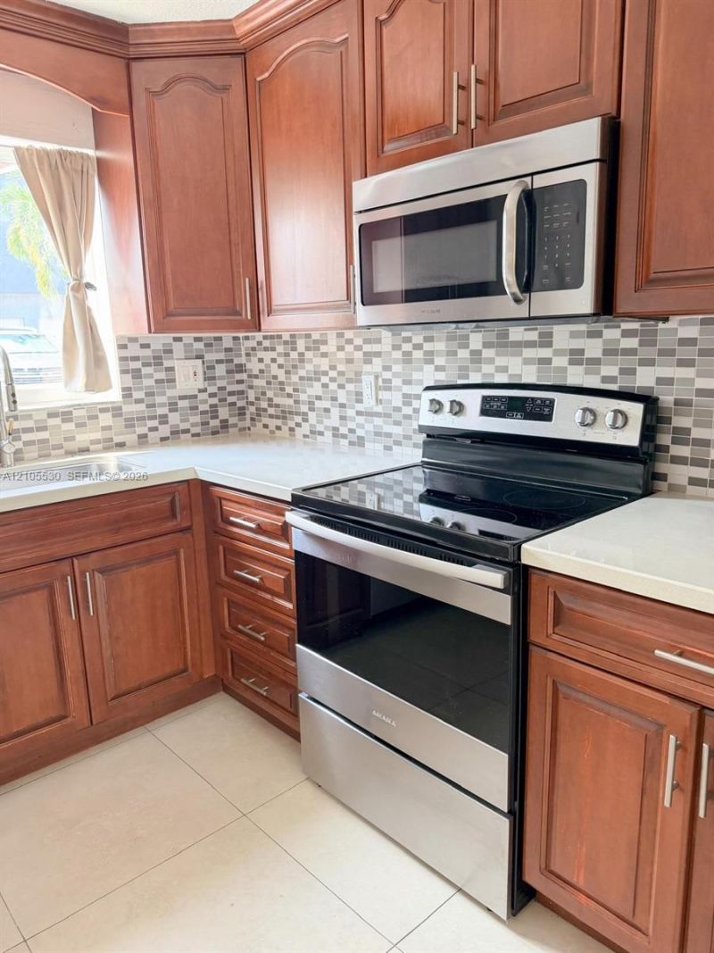 6570 SW 12th St , Unit 7-6570, West Miami, FL 33144 Photo