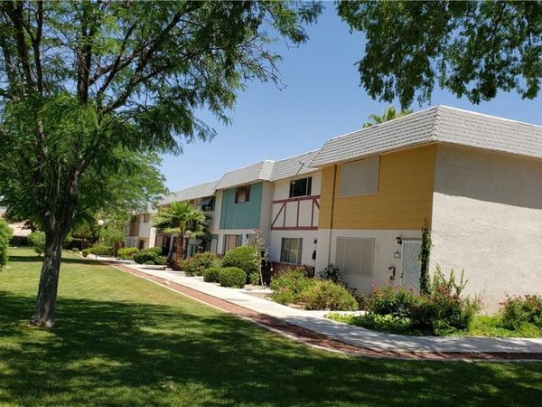 146 Greenbriar Townhouse Way, Las Vegas, NV 89121