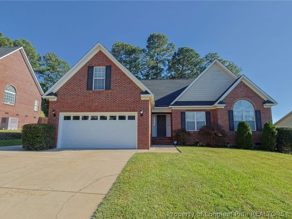 735 Larkspur Drive , Fayetteville, NC 28311