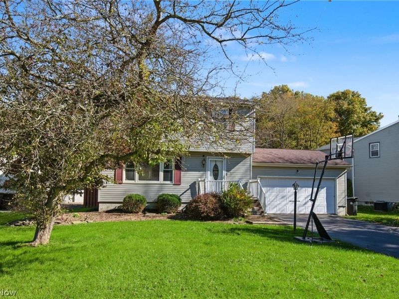 2426 Wilshire Drive, Cortland, OH 44410 Photo 3