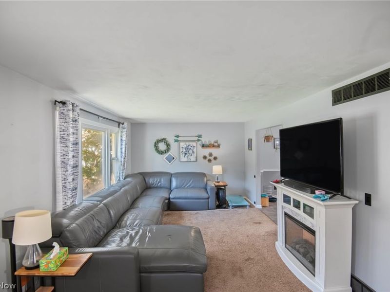 2426 Wilshire Drive, Cortland, OH 44410 Photo 4