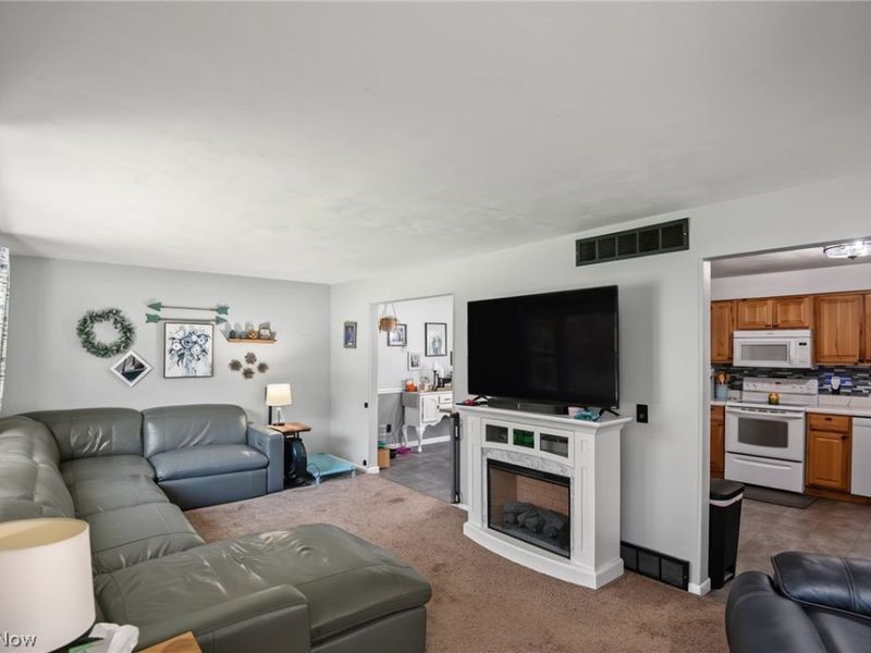 2426 Wilshire Drive, Cortland, OH 44410 Photo 6
