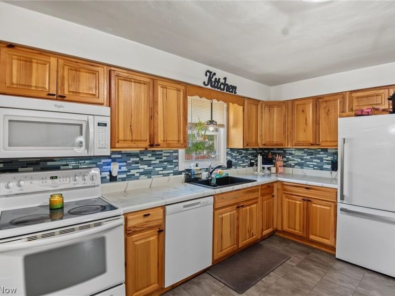 2426 Wilshire Drive, Cortland, OH 44410 Photo 7