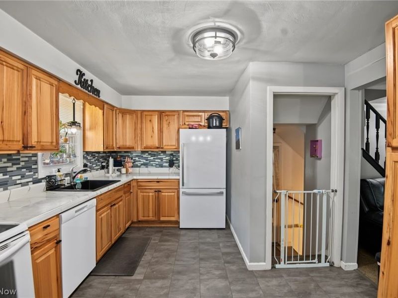 2426 Wilshire Drive, Cortland, OH 44410 Photo 8