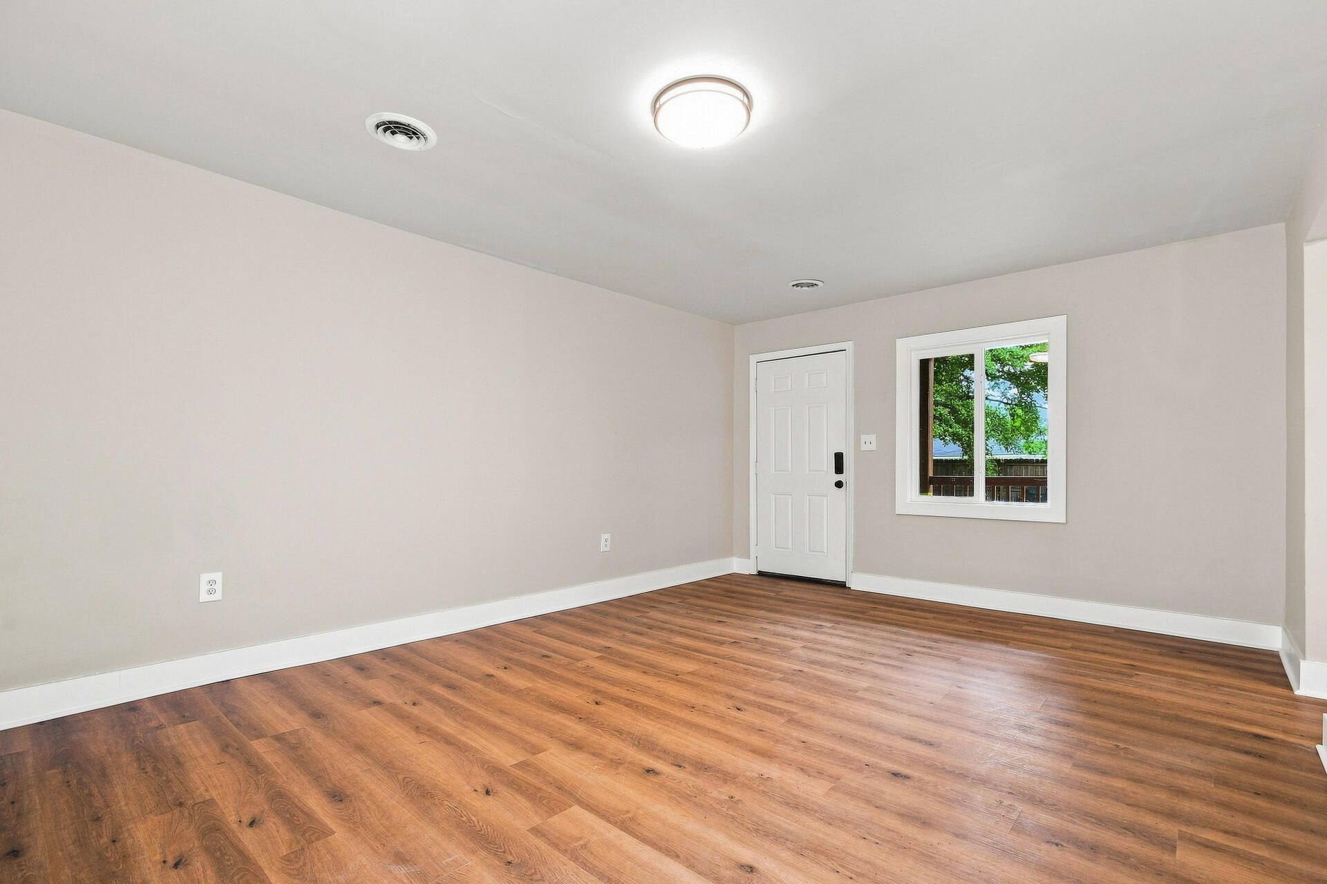 1605 Pineview Road Photo 4