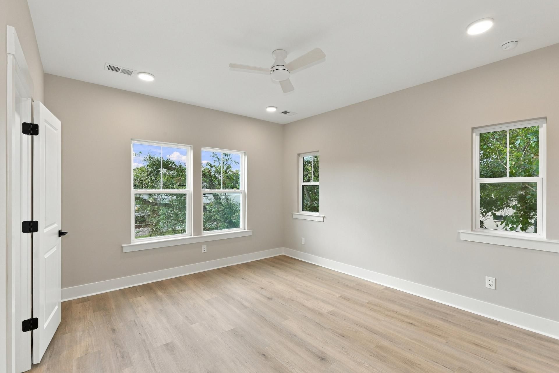4830 Gaynor Avenue Photo 9