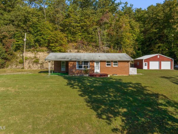 1694 Pattonsville Road, Duffield, VA 24244