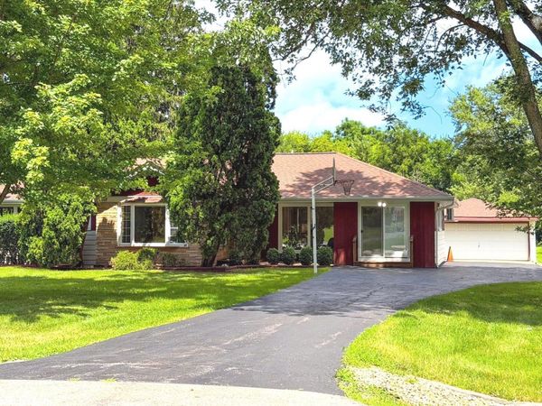 7056 Osage Road W, Long Grove, IL 60060