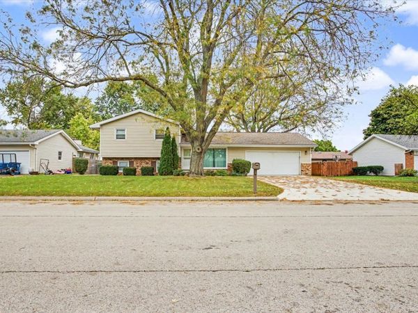 804 N Illini Avenue , Pontiac, IL 61764