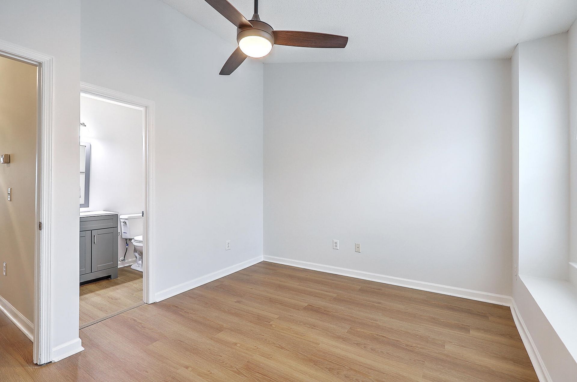 8047 Shadow Oak Drive Photo 19