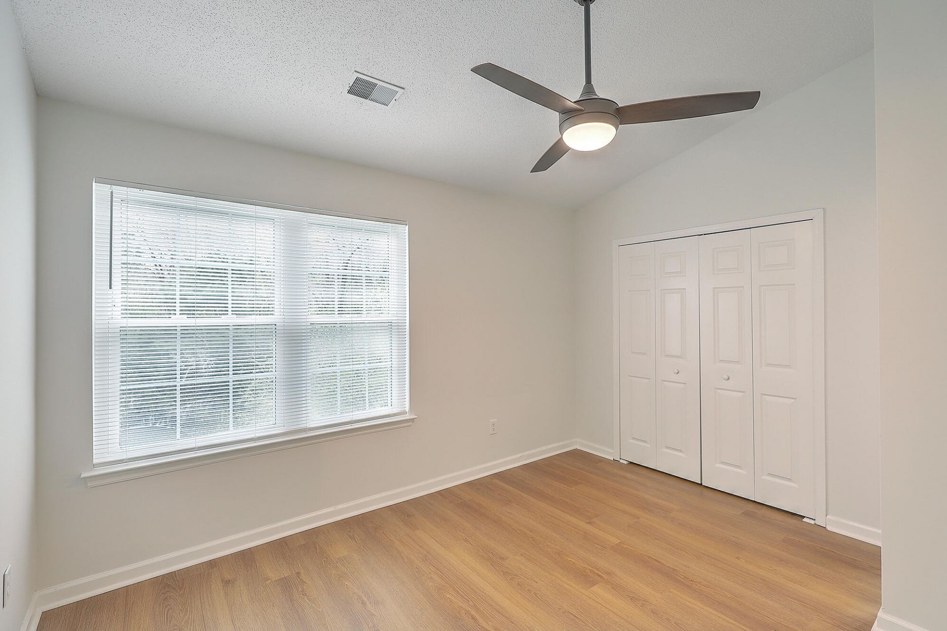 8047 Shadow Oak Drive Photo 20