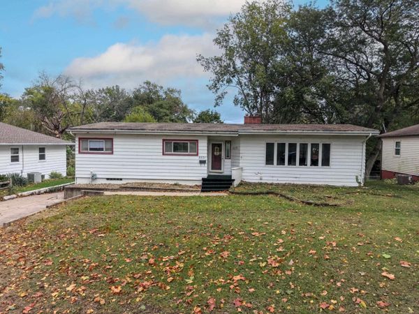 2231 W 8Th Street, Waterloo, IA 50702