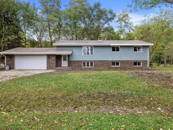 1066 N Meadow DRIVE, Silver Lake, WI 53170