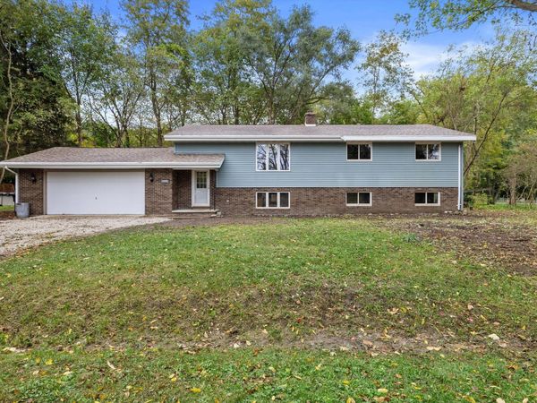 1066 N Meadow Dr, Salem Lakes, WI 53170