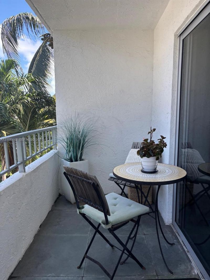 1610 Lenox Ave, Unit 302, Miami Beach, FL 33139 Photo