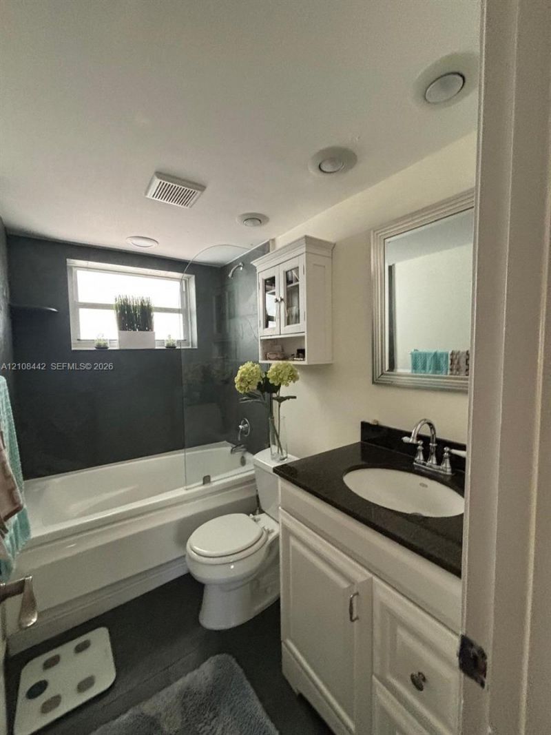 1610 Lenox Ave, Unit 302, Miami Beach, FL 33139 Photo
