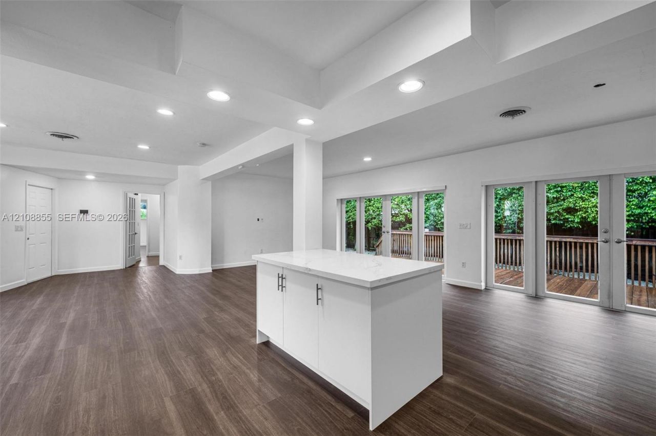 9520 E Broadview Dr , Bay Harbor Islands, FL 33154 Photo