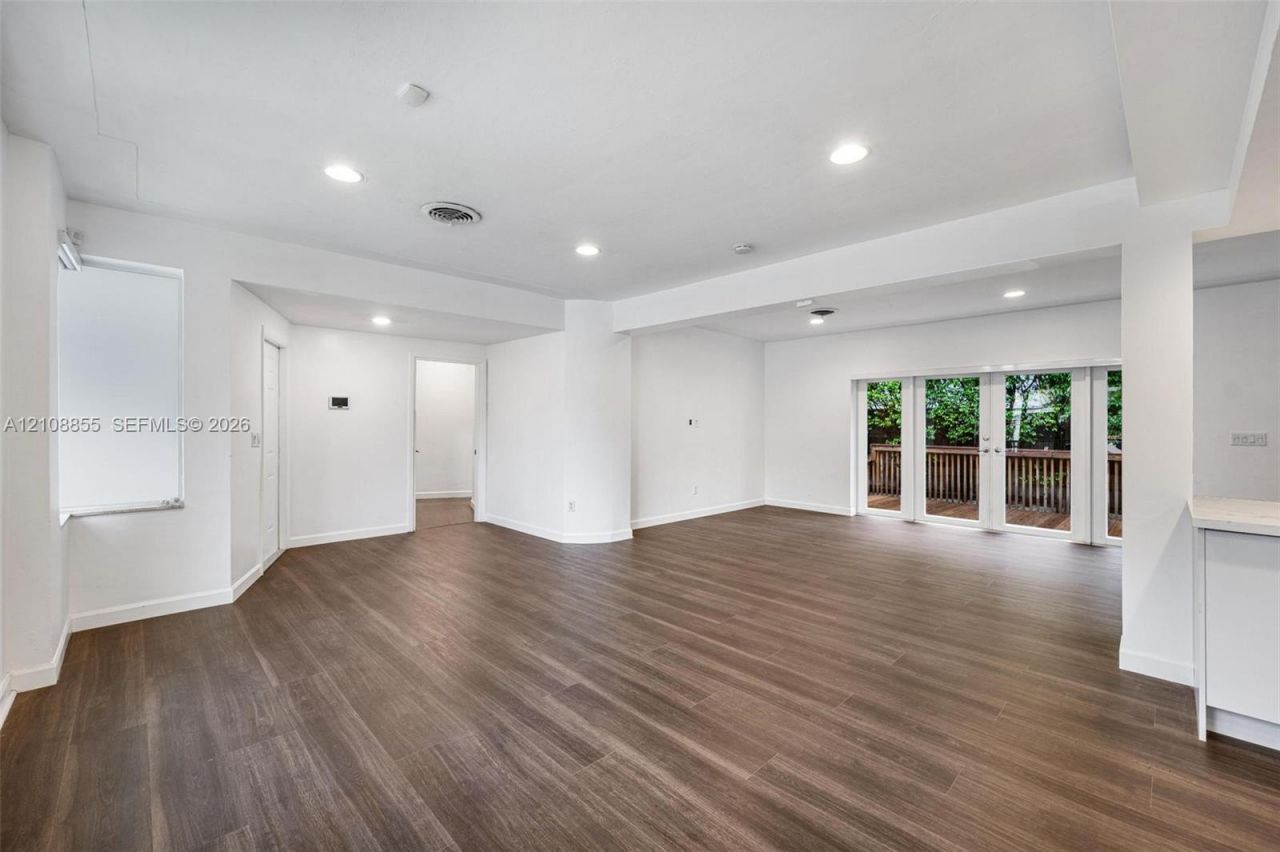 9520 E Broadview Dr , Bay Harbor Islands, FL 33154 Photo