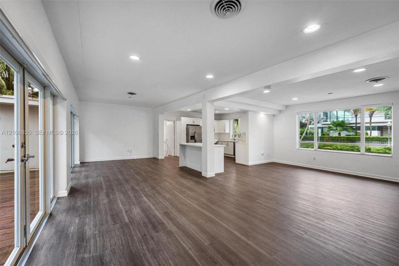 9520 E Broadview Dr , Bay Harbor Islands, FL 33154 Photo