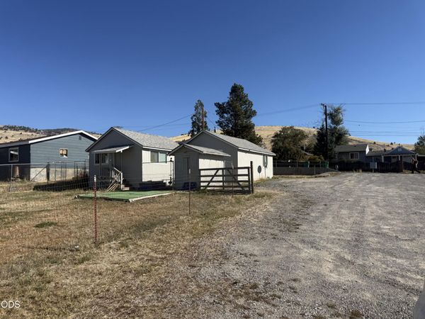 2200 Patterson Street, Klamath Falls, OR 97603