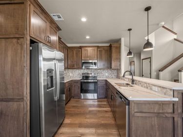 310 6th St, Elgin, OK 00000