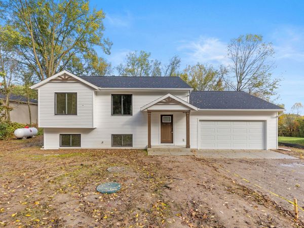6250 W Guernsey Lake Road, Delton, MI 49046