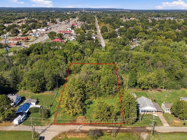 1029 E 12th Street , Okmulgee, OK 74447