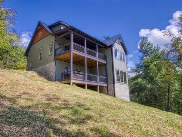 1504 Bear Valley Rd , Sevierville, TN 37876