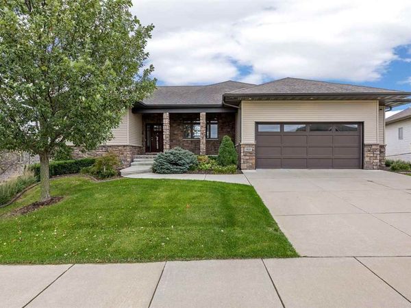 1825 Stone Creek Cir, North Liberty, IA 52317