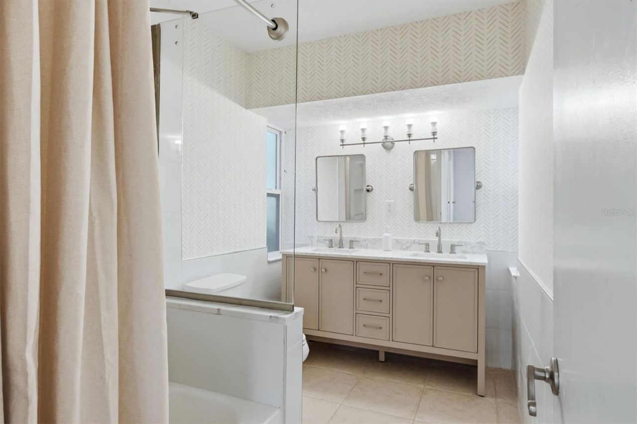 828 Ponderosa Pine Lane, Sarasota, FL 34243 Photo
