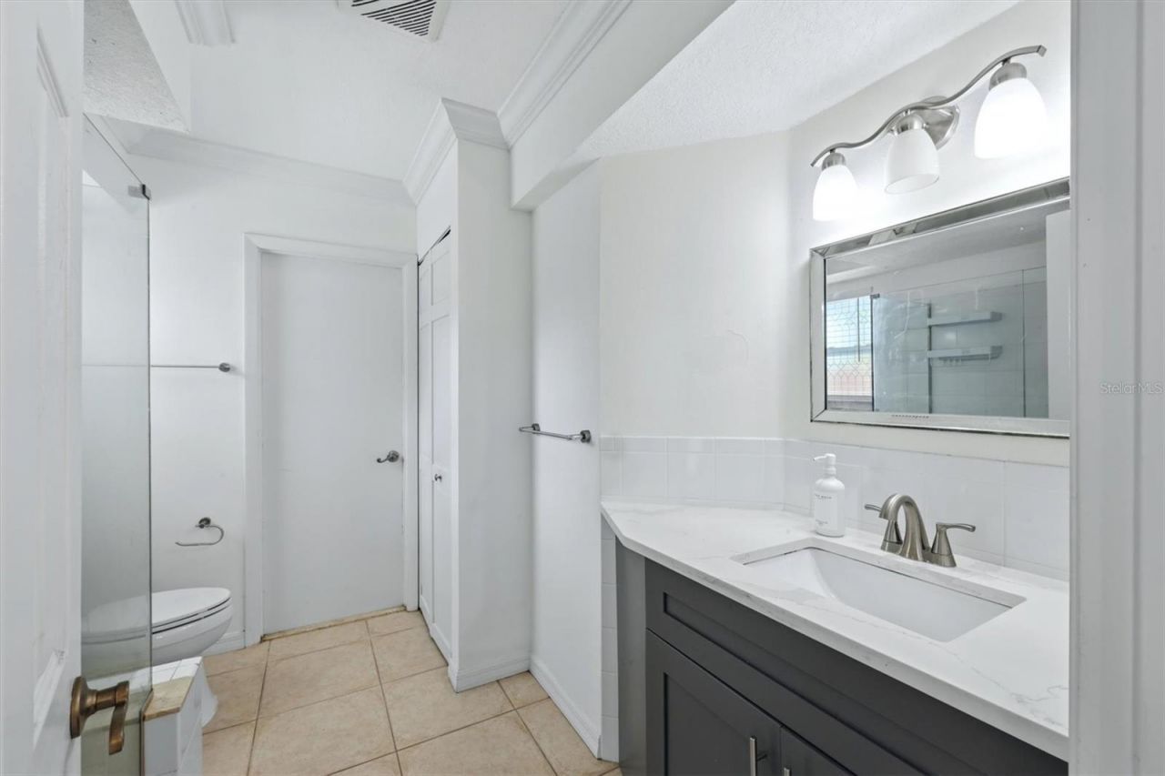 828 Ponderosa Pine Lane, Sarasota, FL 34243 Photo