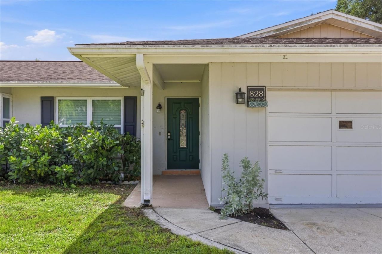 828 Ponderosa Pine Lane, Sarasota, FL 34243 Photo