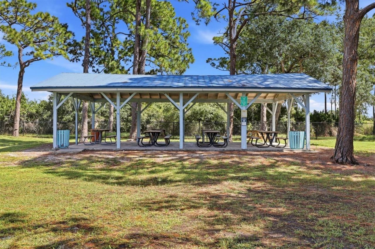 828 Ponderosa Pine Lane, Sarasota, FL 34243 Photo