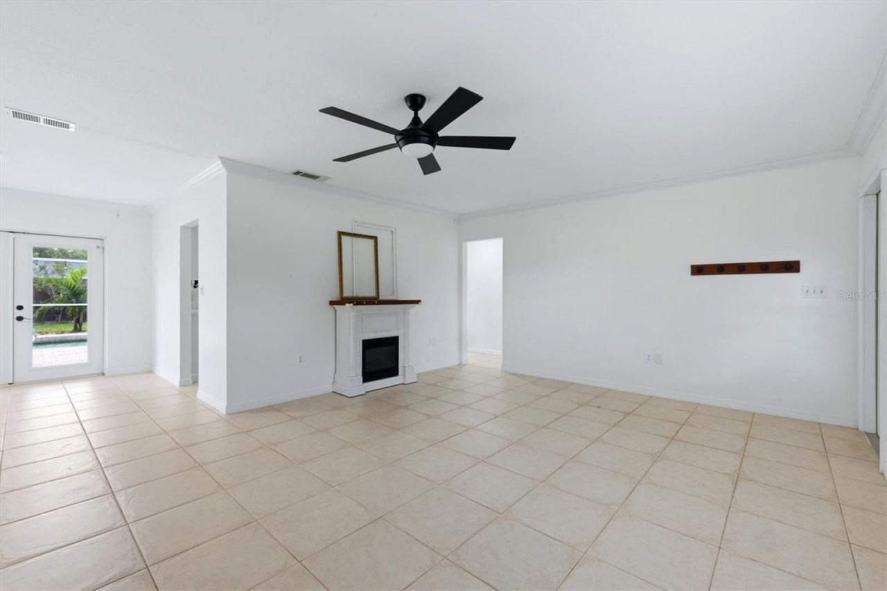 828 Ponderosa Pine Lane, Sarasota, FL 34243 Photo