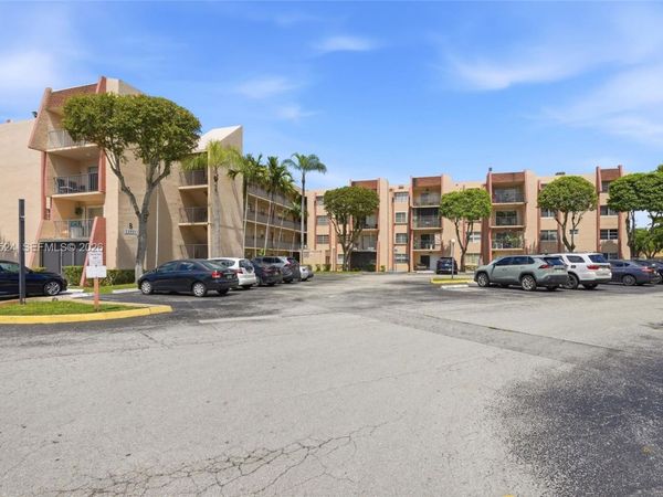13701 Kendale Lakes Cir , Unit B-207, Miami, FL 33183