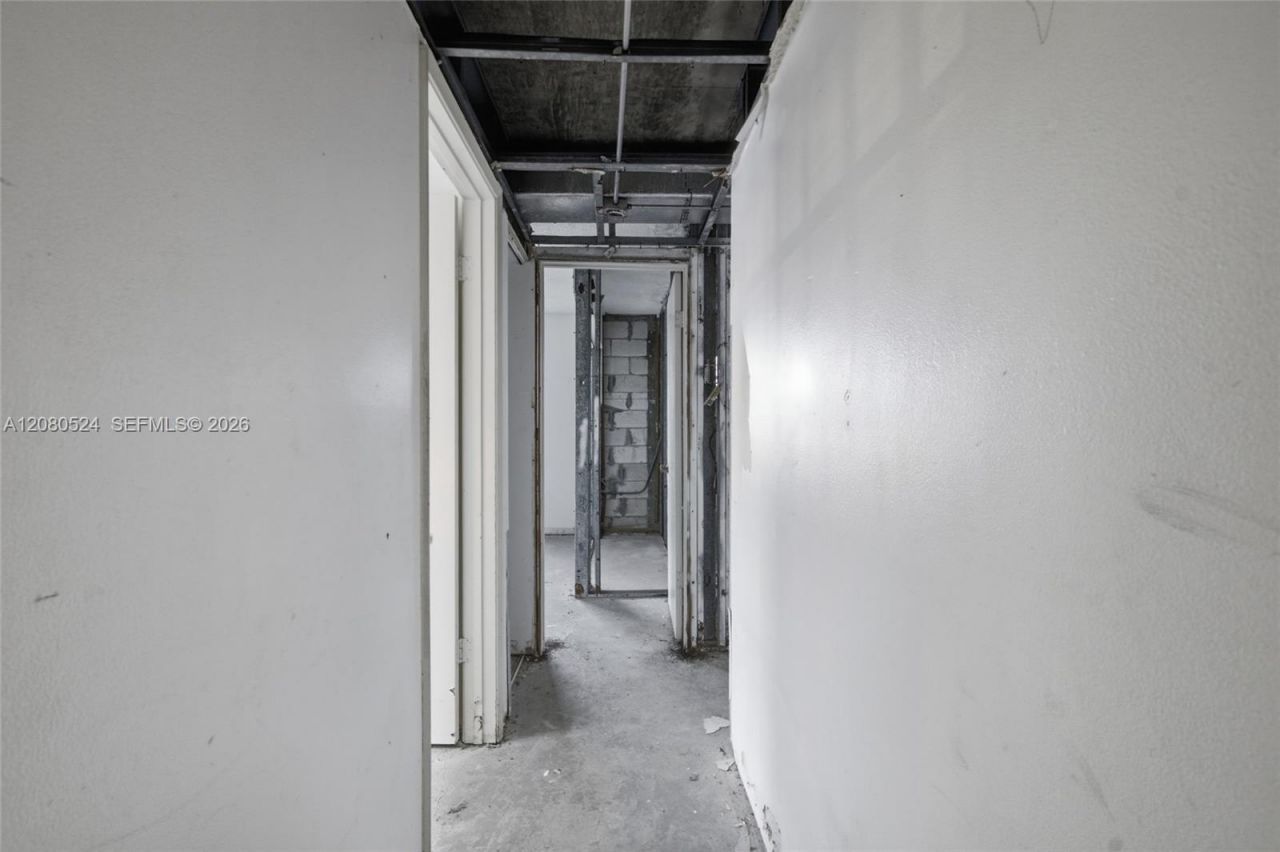 13701 Kendale Lakes Cir , Unit B-207, Miami, FL 33183 Photo