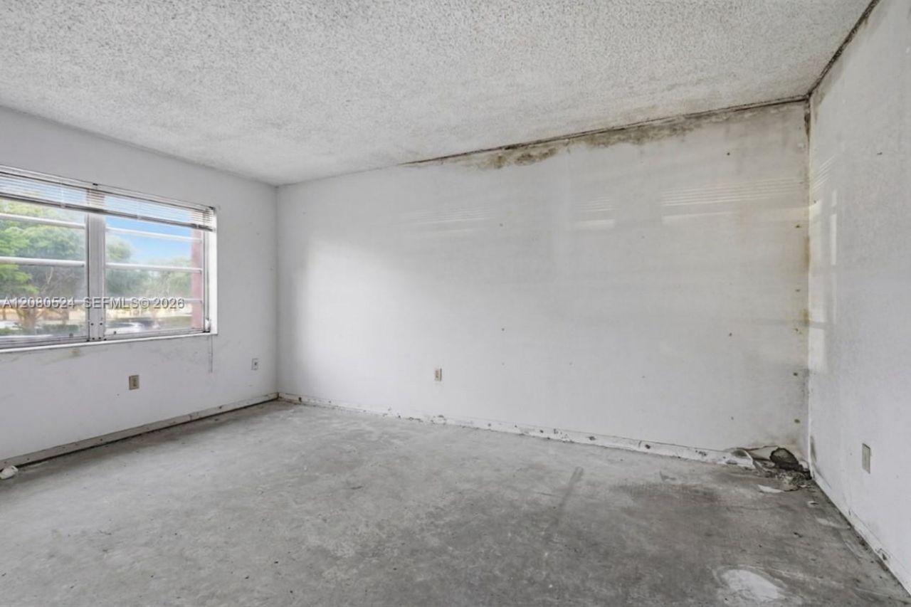 13701 Kendale Lakes Cir , Unit B-207, Miami, FL 33183 Photo