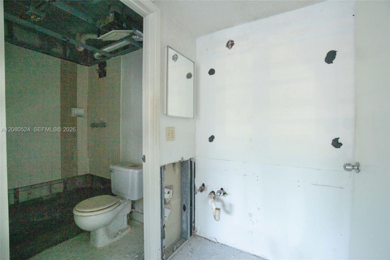 13701 Kendale Lakes Cir , Unit B-207, Miami, FL 33183 Photo