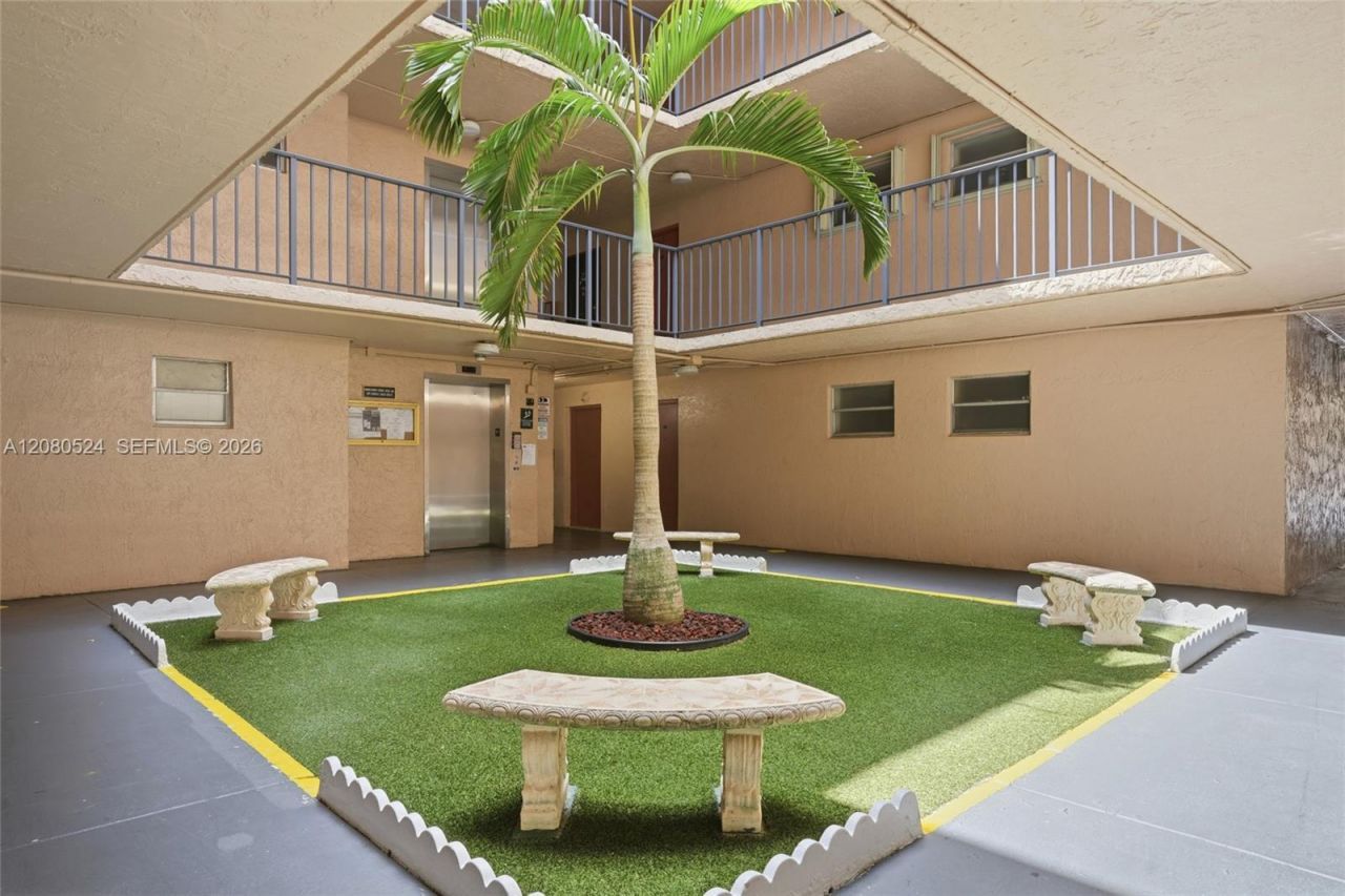13701 Kendale Lakes Cir , Unit B-207, Miami, FL 33183 Photo