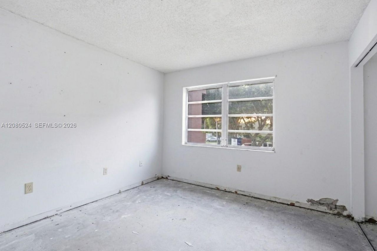 13701 Kendale Lakes Cir , Unit B-207, Miami, FL 33183 Photo