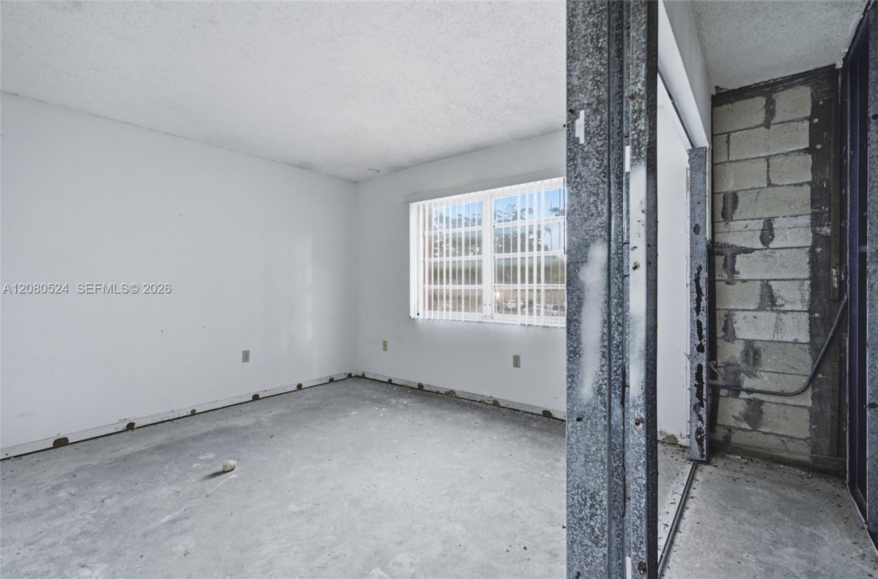 13701 Kendale Lakes Cir , Unit B-207, Miami, FL 33183 Photo
