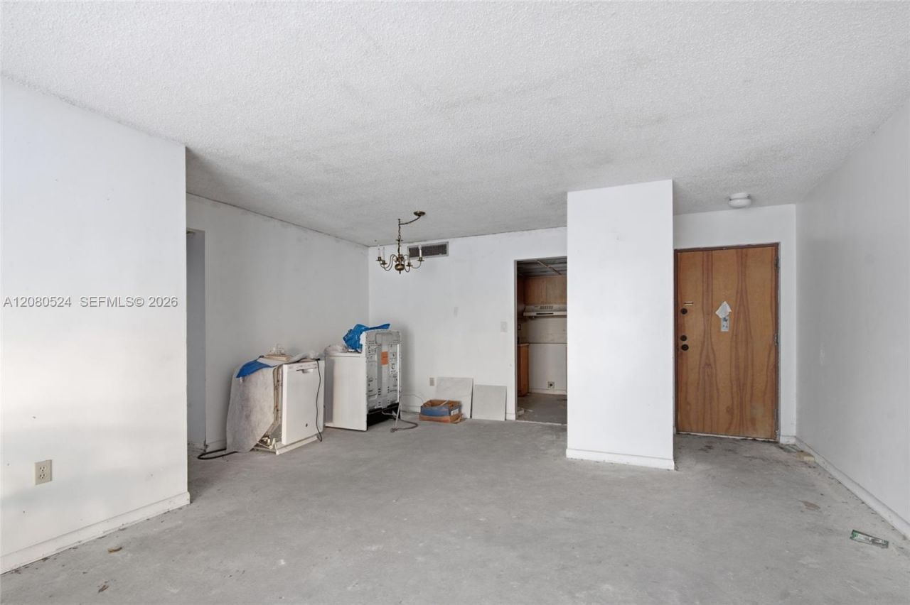 13701 Kendale Lakes Cir , Unit B-207, Miami, FL 33183 Photo