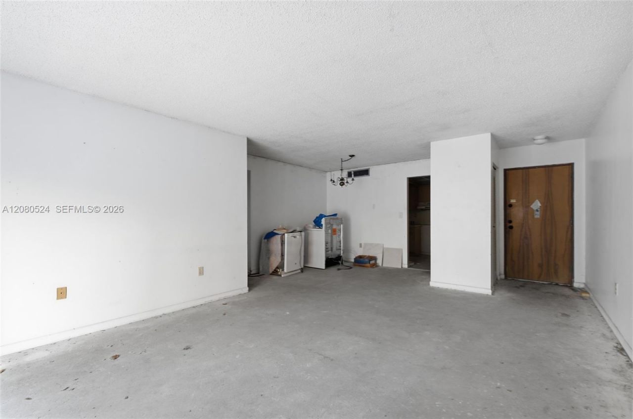 13701 Kendale Lakes Cir , Unit B-207, Miami, FL 33183 Photo