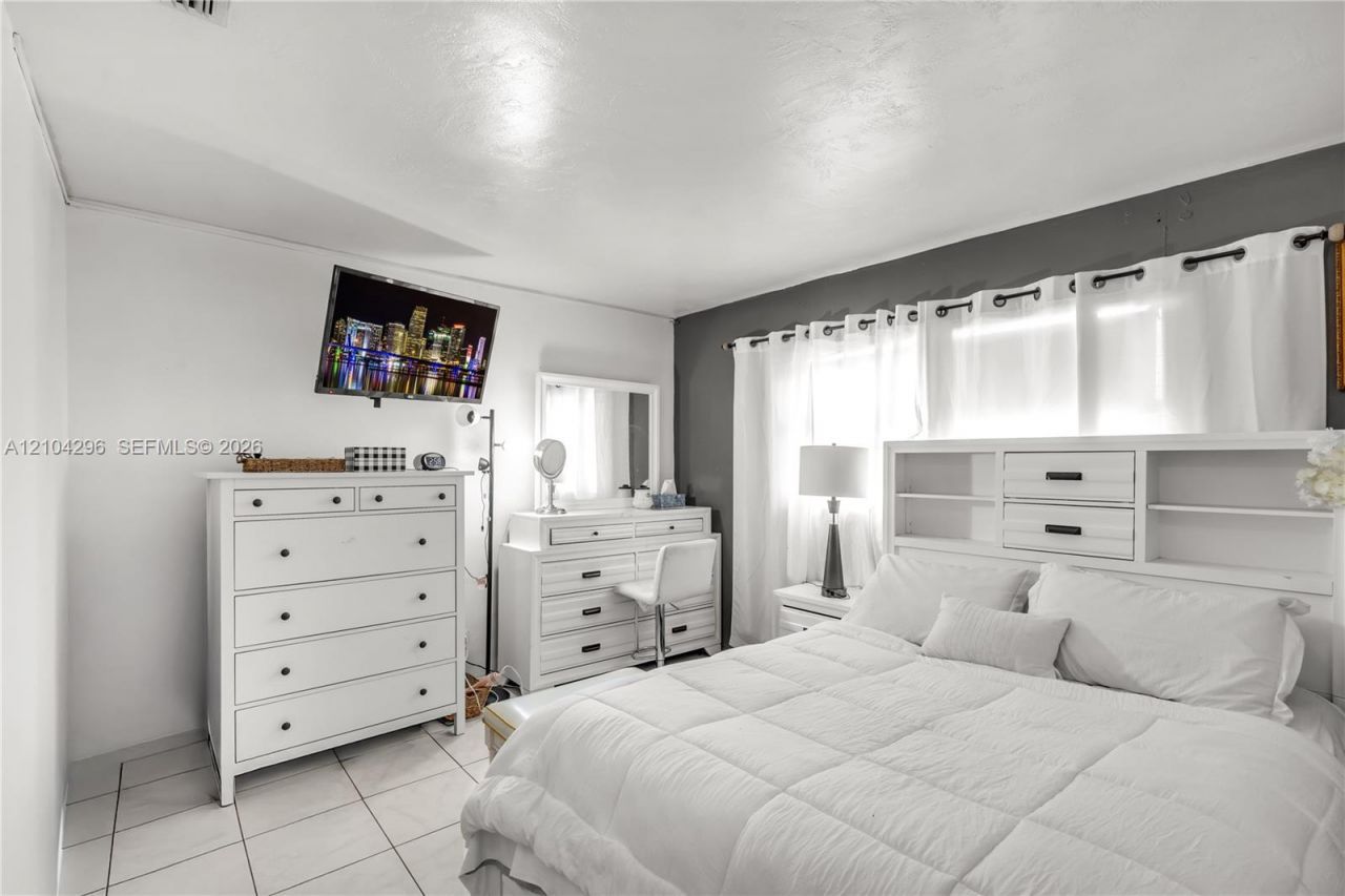 515 S Crescent Dr , Unit 107, Hollywood, FL 33021 Photo