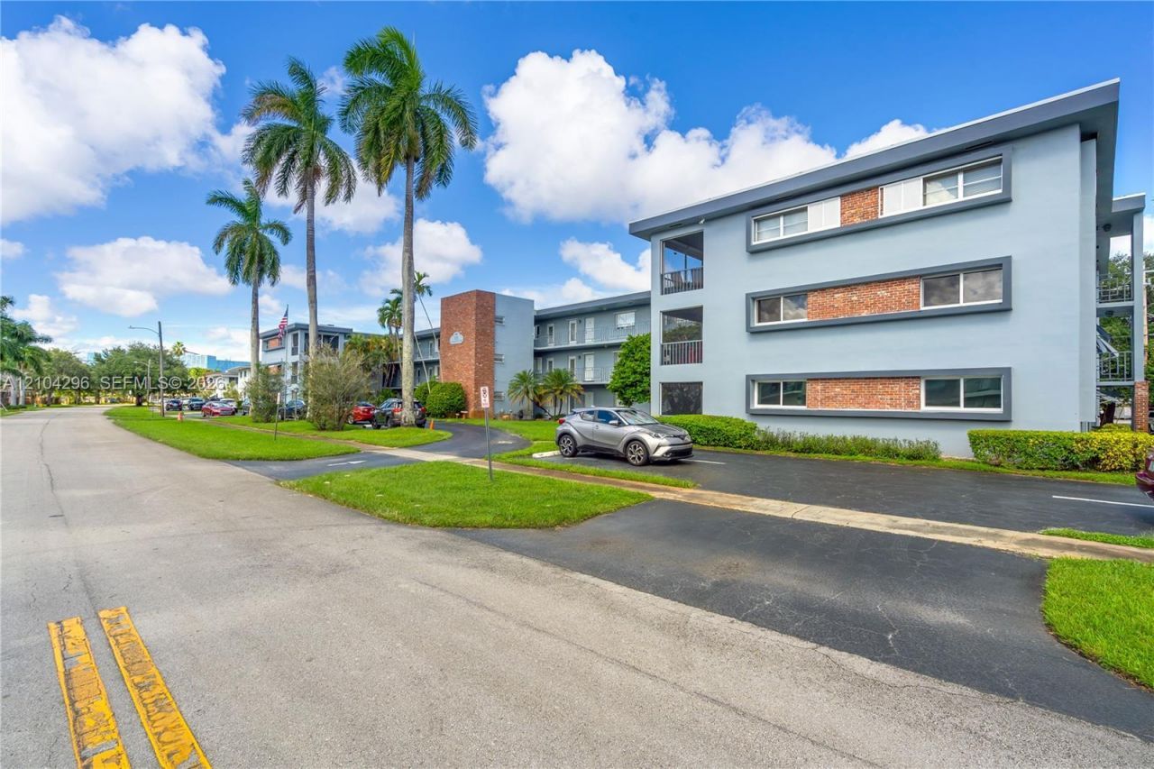 515 S Crescent Dr , Unit 107, Hollywood, FL 33021 Photo