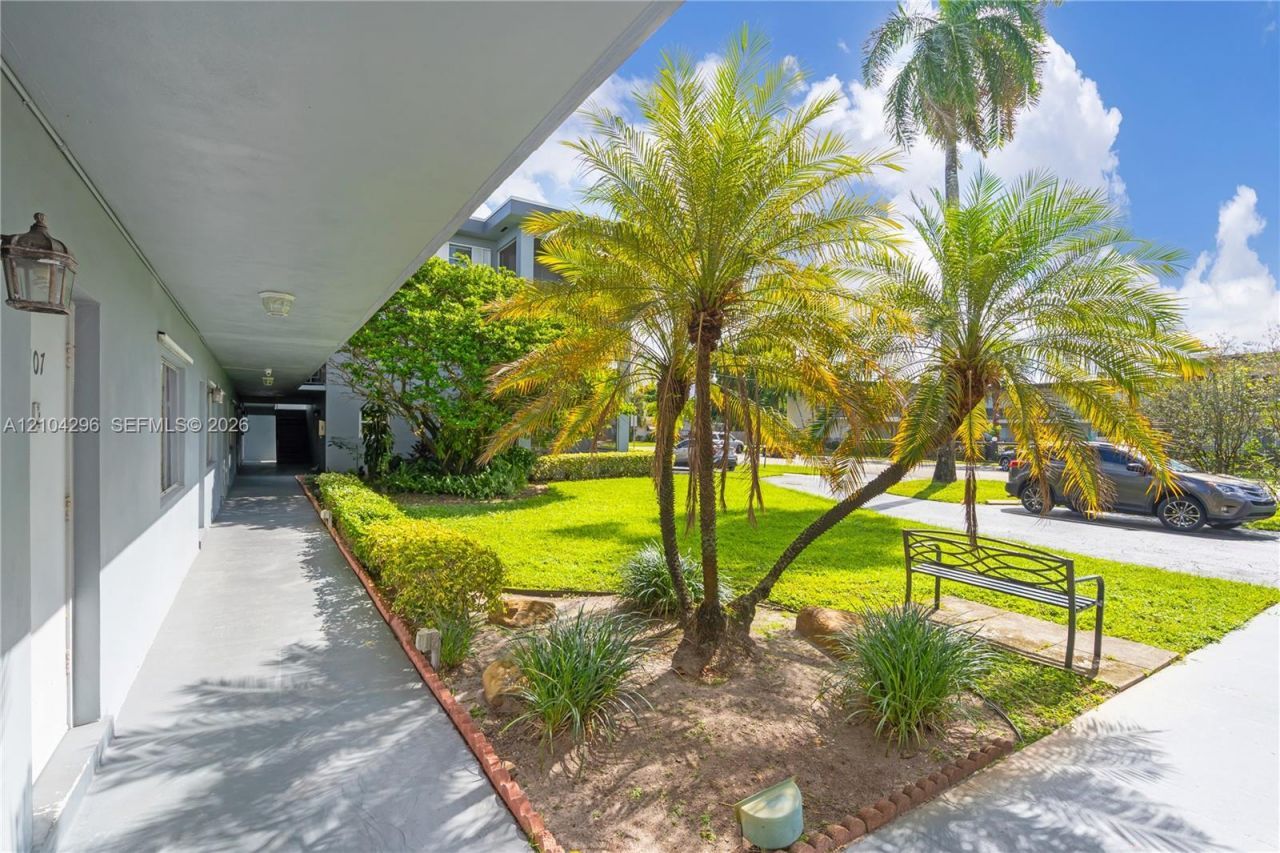 515 S Crescent Dr , Unit 107, Hollywood, FL 33021 Photo