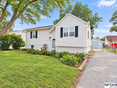 919 Avenue P, Carter Lake, IA 51510