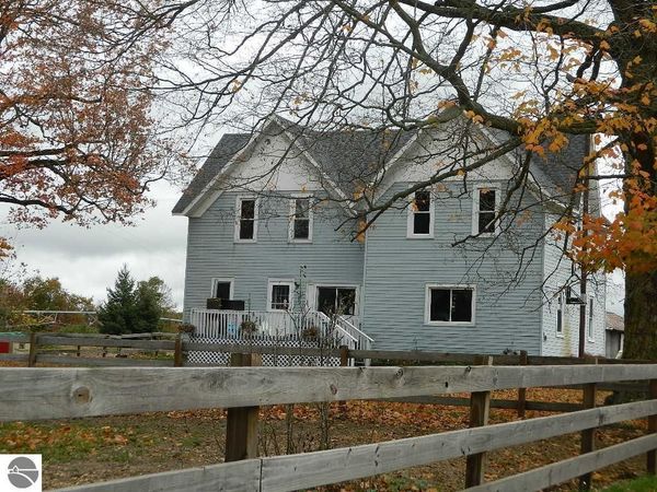 5911 County Line Road SW, Blanchard, MI 49310